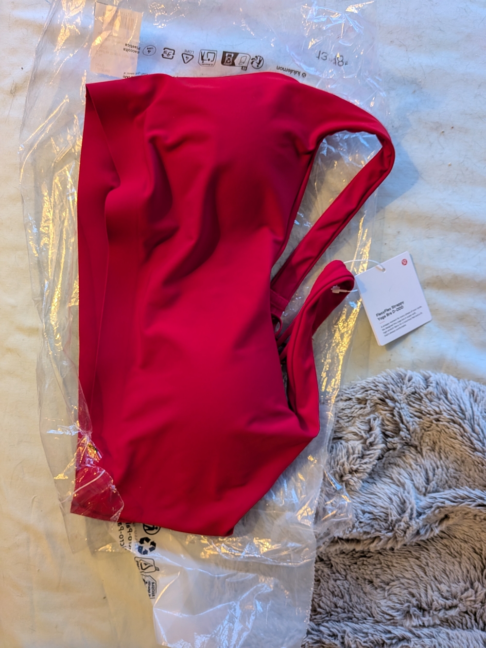 NWT Lululemon Sports Bra D-DDD FlexyFlex strappy yoga bra